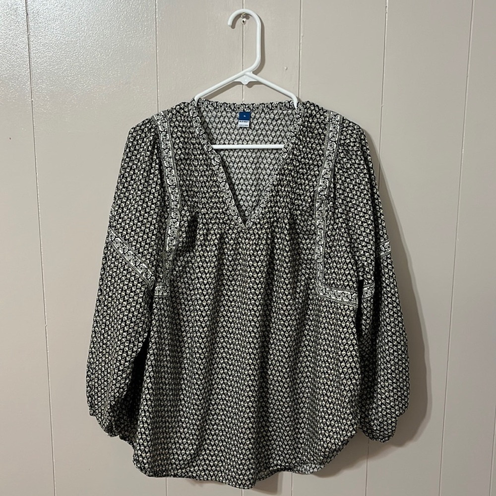 OLD NAVY WOMEN'S LONG SLEEVE BLK PRINT BLOUSE Size: XL